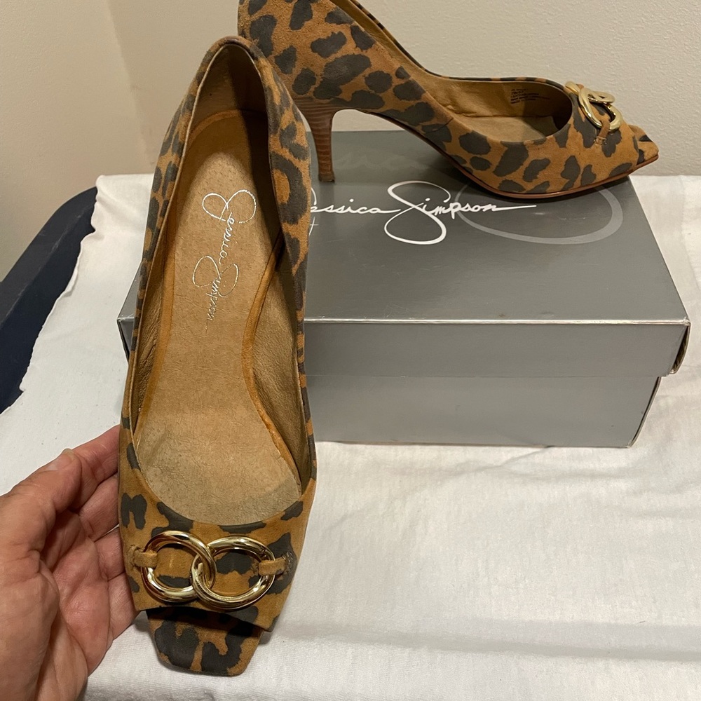 Size 7, Jessica Simpson,Leopard Suede Pump w/peep toe & gold buckle